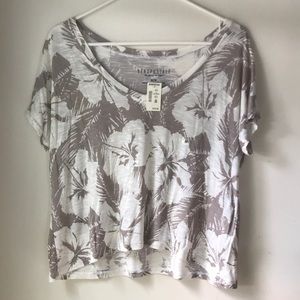 NWT Aeropostale Grey Floral Boxy Crop Tee